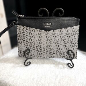 🖤🖤EUC- Guess Los Angeles, Black and Gray Gleeson Wristlet Wallet🖤🖤
